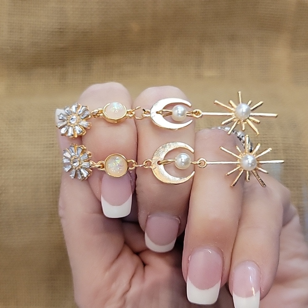 🔥LAST PAIR🔥 Celestial Holiday MCM Dangle Earrings - Picture 4 of 6